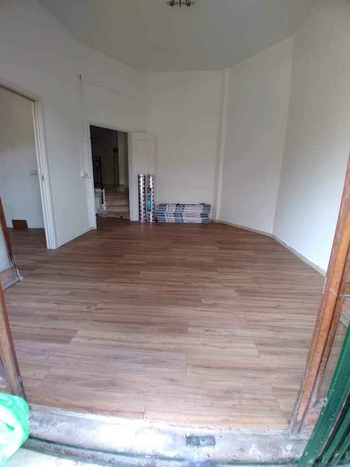 Impresa edile per rimozione carta da parati a Roma centro